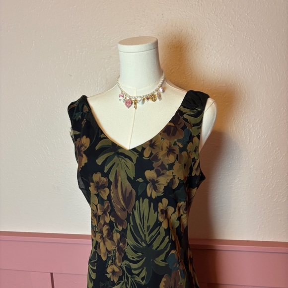 vtg fairy forrest whimsy cottage garden floral midi dress
meghan mattews - Picture 2 of 12